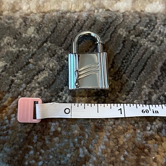 HERMES LOCK CHARM SILVER CADENA 1998 ANNEE ARBRE WITH DUST BAG & COA - Picture 14 of 14